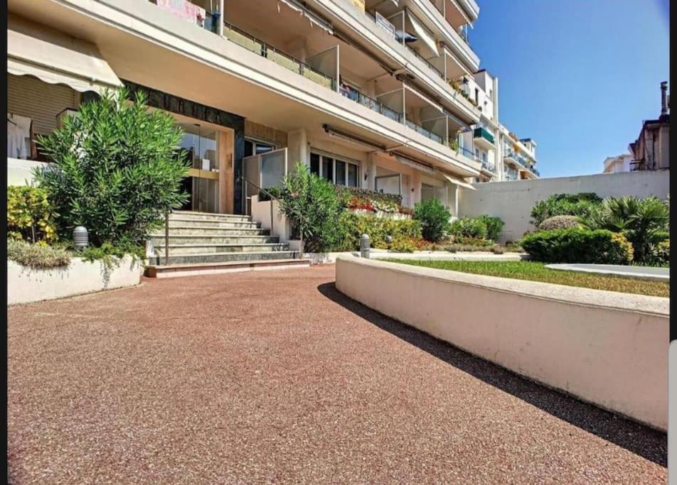Lumineux, Ensoleillee, Proche Plage ,Coeur De Centre Ville, Chaleureux, Антиб Экстерьер фото